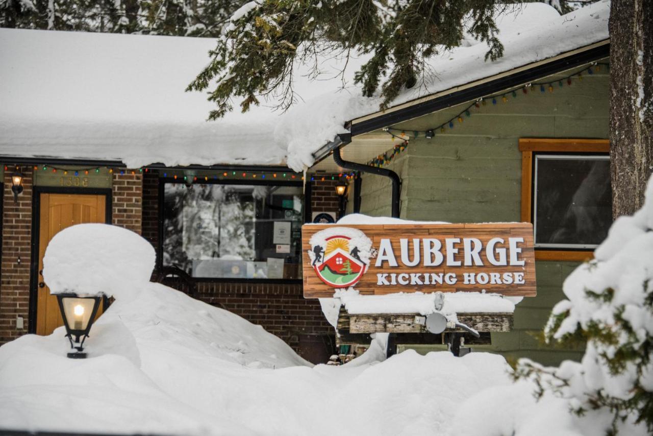 Auberge Kicking Horse Guest House Golden Esterno foto