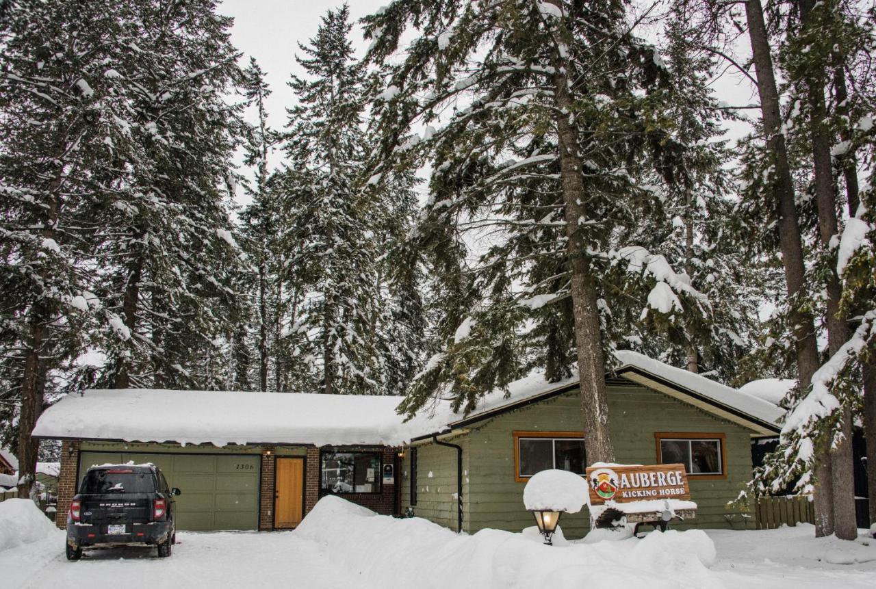 Auberge Kicking Horse Guest House Golden Esterno foto