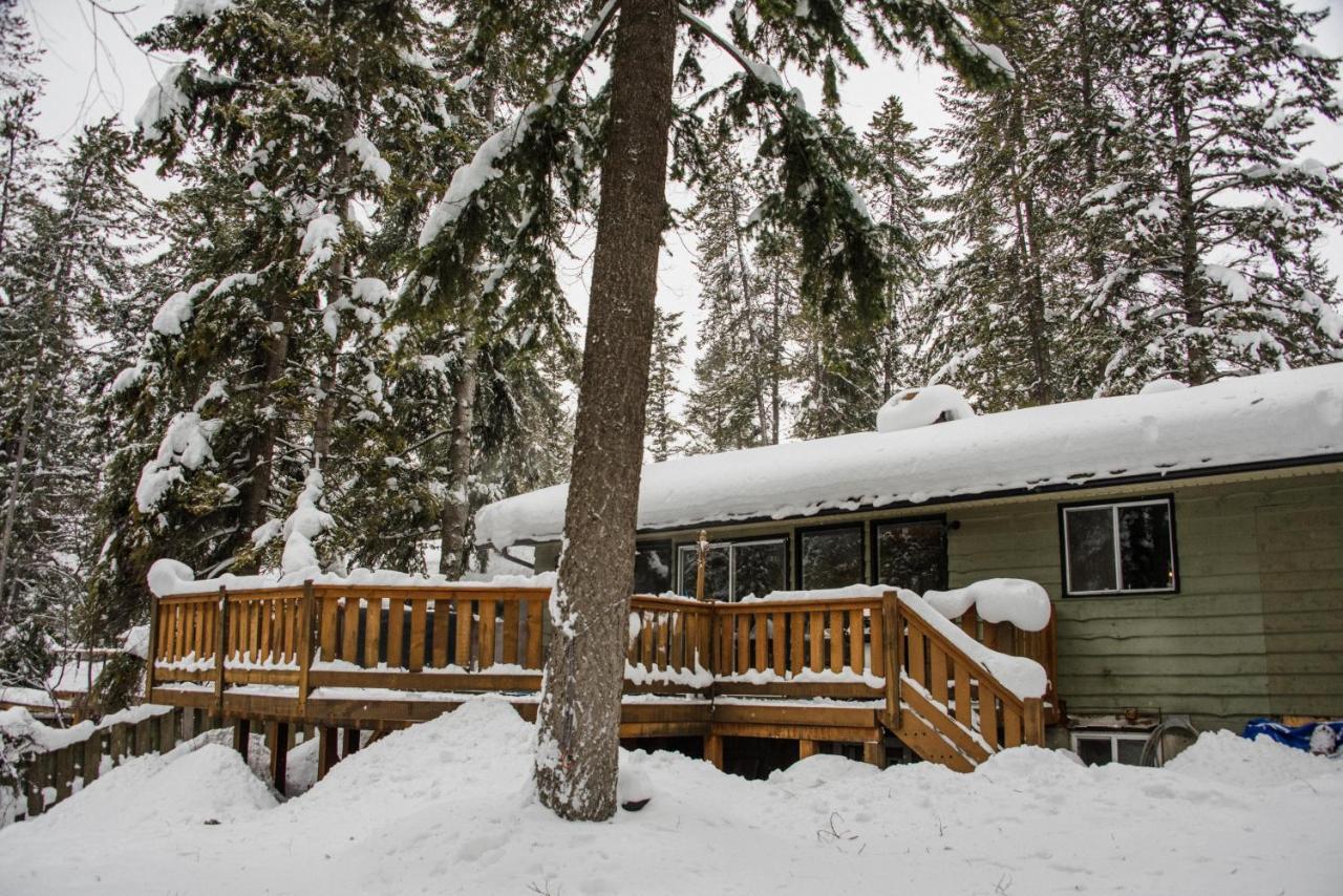 Auberge Kicking Horse Guest House Golden Esterno foto