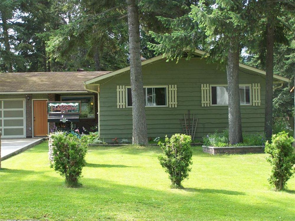 Auberge Kicking Horse Guest House Golden Esterno foto